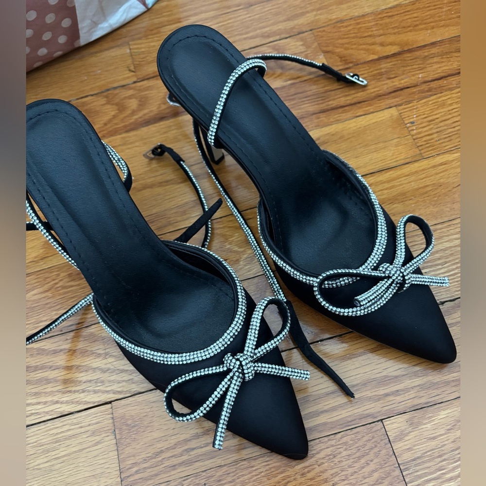 Elegant Black Stiletto Heels with Rhinestone Bow